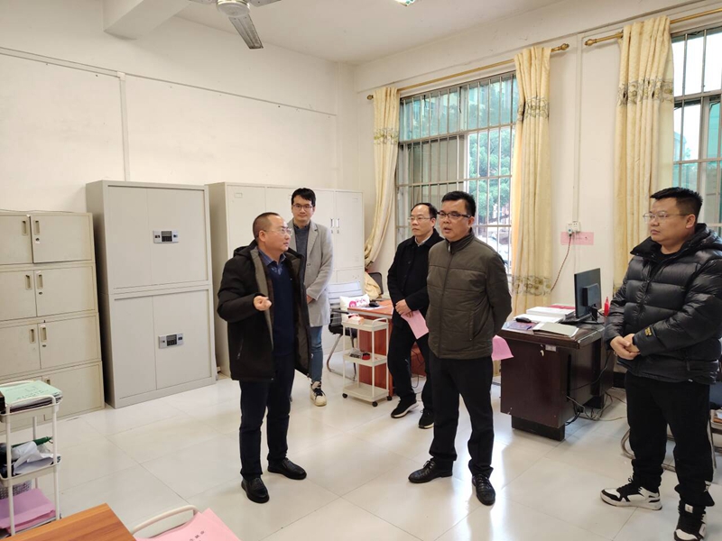 百色市人社局黨組書(shū)記、局長(zhǎng)李建榮到我校調(diào)研就業(yè)工作