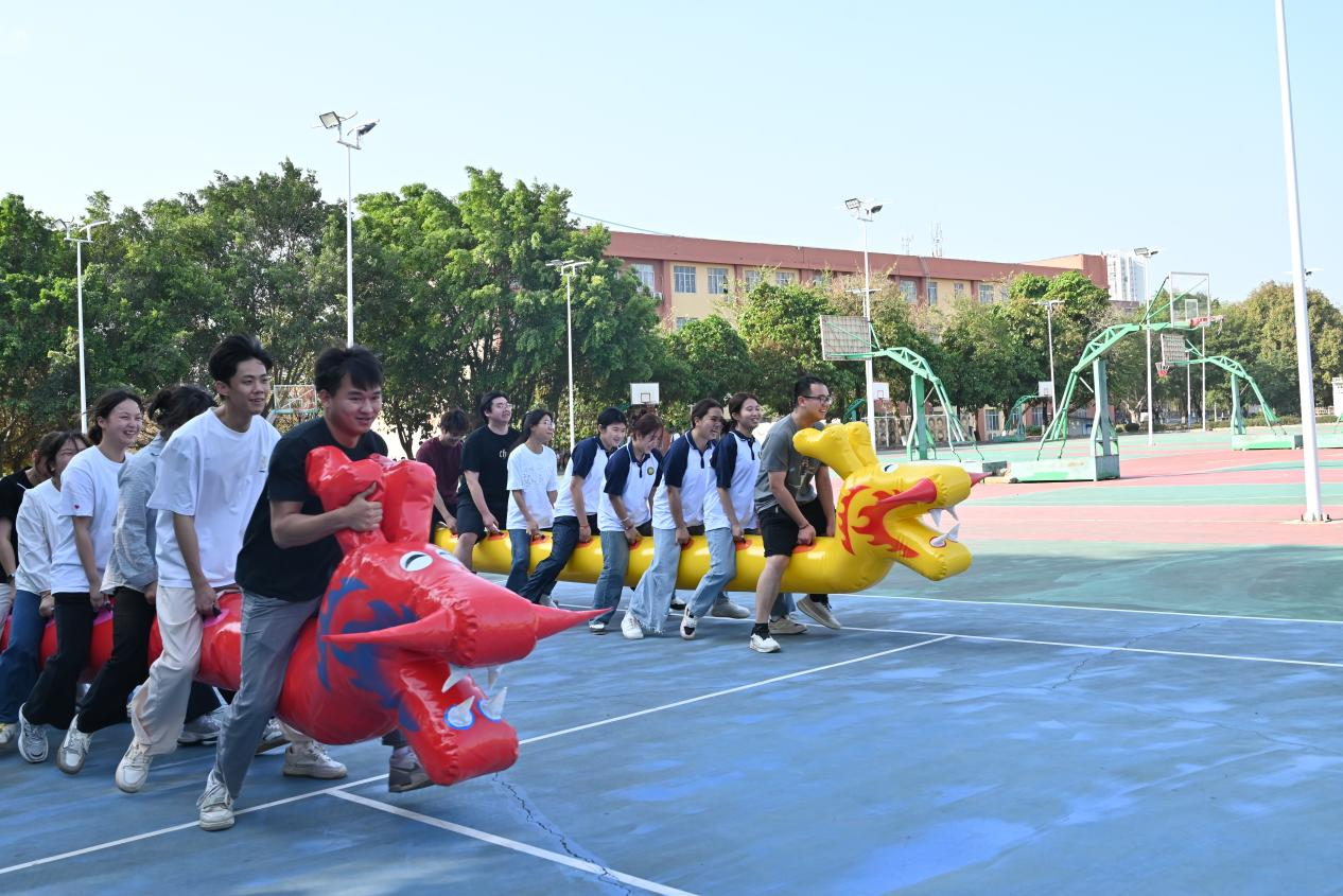 “歡樂(lè)十八載校慶，共創(chuàng)未來(lái)新篇章”廣